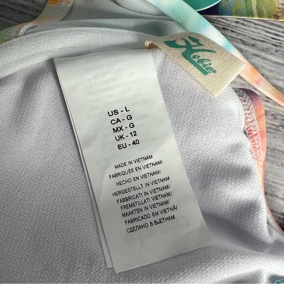 Hobie Women's Large Merrow Underwire Bra Swimsuit Top Ride or Dye Tie Dye NEW - Picture 7 of 10